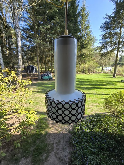 Wyjątkowa lampa wisząca vintage PRL – szkło i metal, design mid-century modern