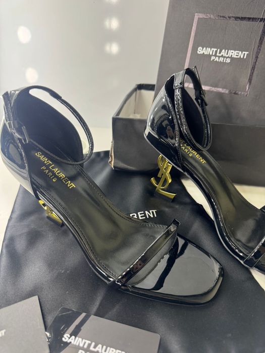 Sandálias YSL Saint Laurent Opyum - Novas