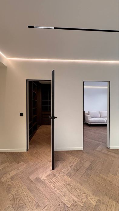 Продаж двокімнатної квартири ЖК Радіщева біля парку Боздош | Гардероб|