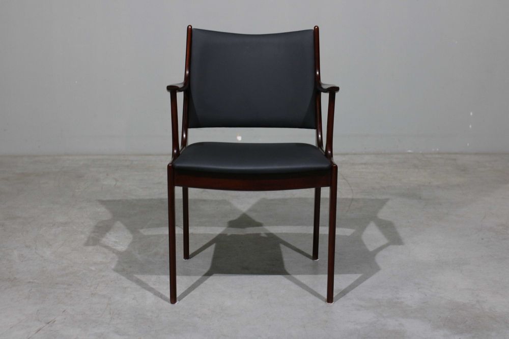 Cadeirão Johannes Andersen em mogno