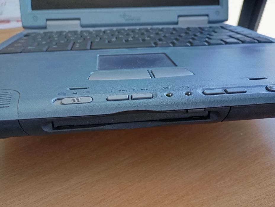 Portátil Fujistu siemens diskettes e cd