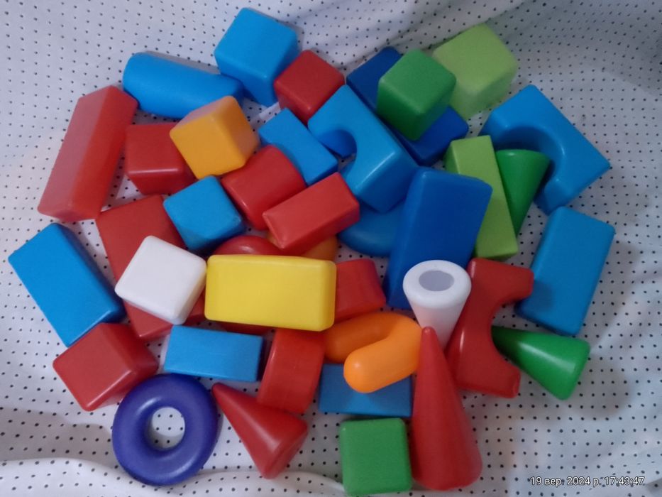 Іграшки брязкальця підвісні  кубики