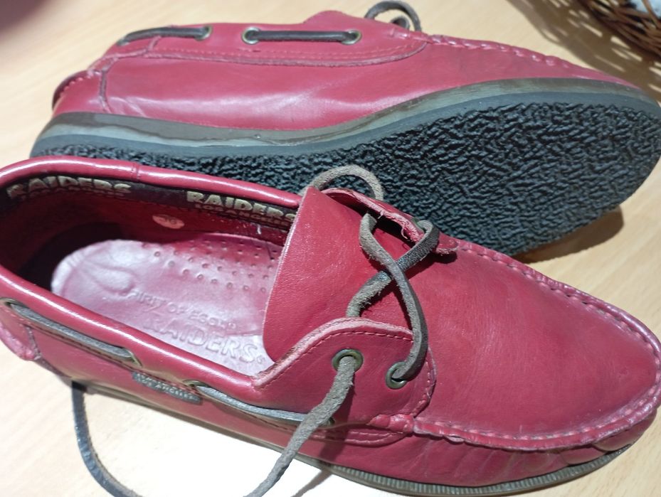 Sapatos náuticos em pele de  cor bordeaux