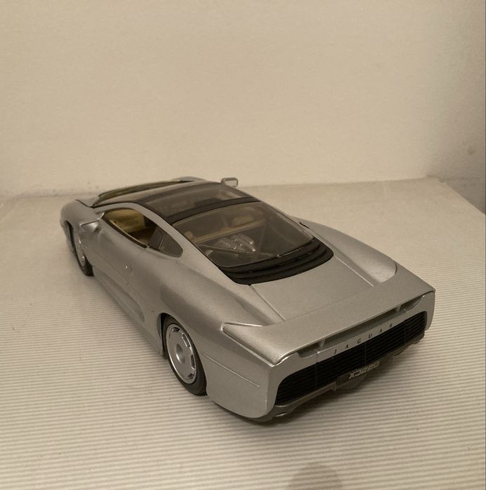 Miniatura Jaguar XJ220 - 1:18 Maisto