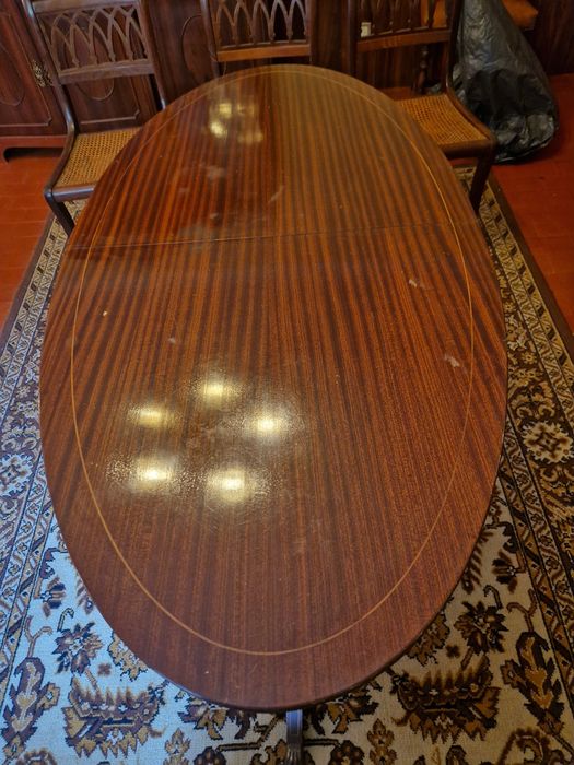 Mesa de Jantar Extensível Clássica em Madeira Maciça