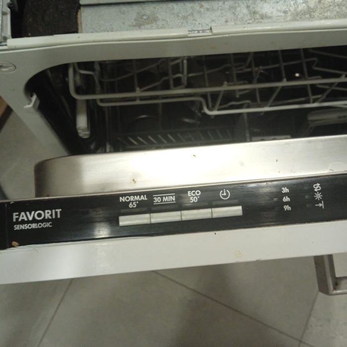 Посудомийна машина AEG