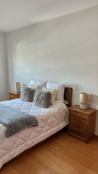 Conjunto de Quarto completo em Pinho Maciço