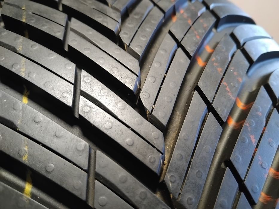 Opona całoroczna  Toyo 225/45R17  Celsius AS2 jak Nowa