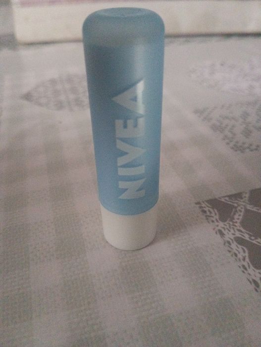 Nivea hydro care pomadka ochronna nawilżająca