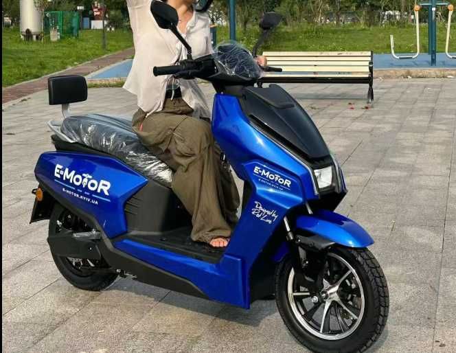 Оренда прокат електроскутерів електро мопедів