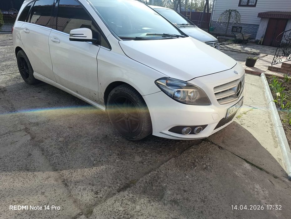 Автомобіль мерседес б клас