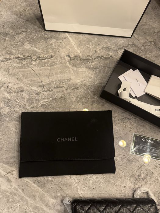 Channel bag wallet on chain