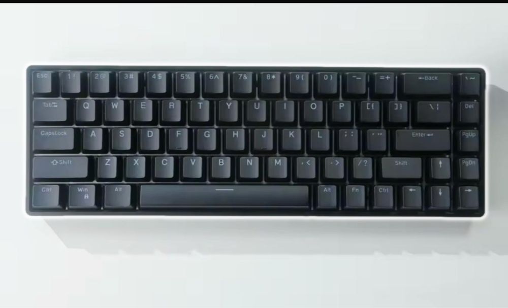 Vendo Teclado Raven 68HE magnético