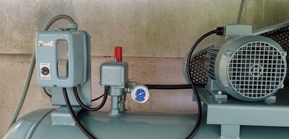 Compressor de Ar Industrial KREMLIN 300L - 3CV
