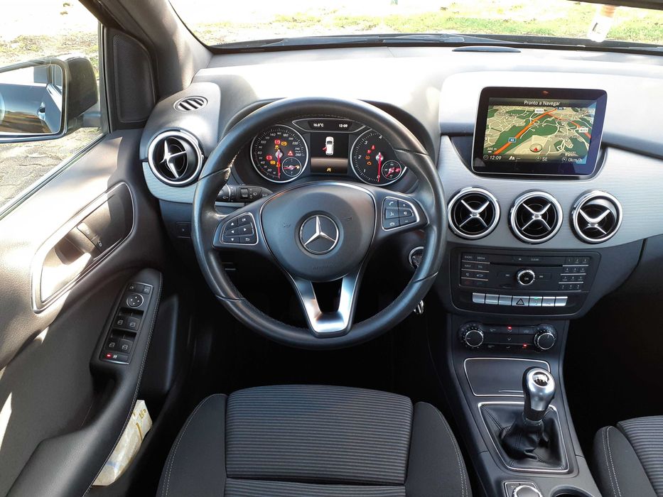 Mercedes B180d | LED | Park Assist | Excelente estado