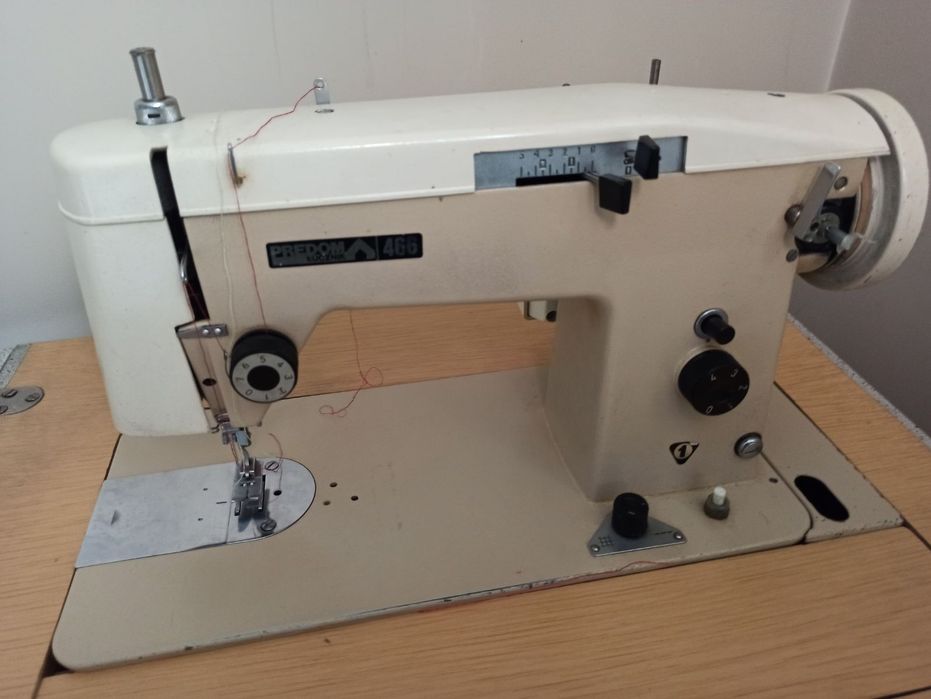 Maszyna do szycia PREDOM 466
