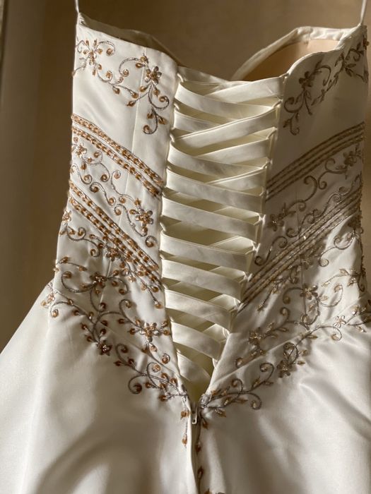 Брендова весільна сукня Maggie sottero зі шлейфом
