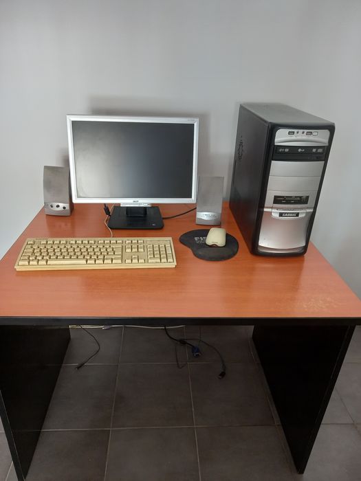 Conjunto de computador e acessórios