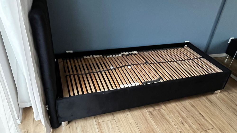 Łóżko jednoosobowe ze stelżem i materacem MK Foam