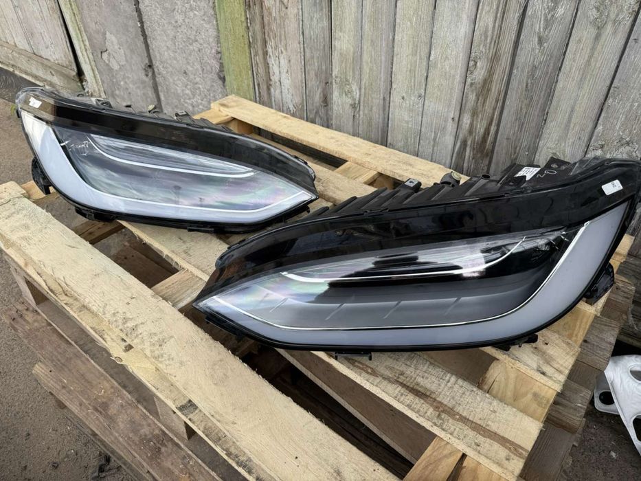 Фари Tesla Mode X 2022 plaid