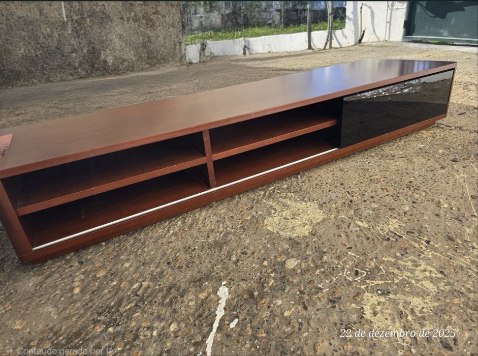 Móvel de sala com porta de vidro preto deslizante