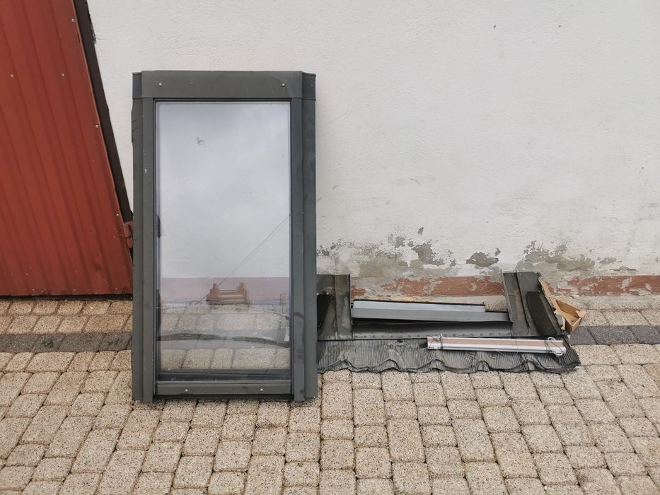 Okno dachowe Fakro (wyłazowe) otwierane na bok
