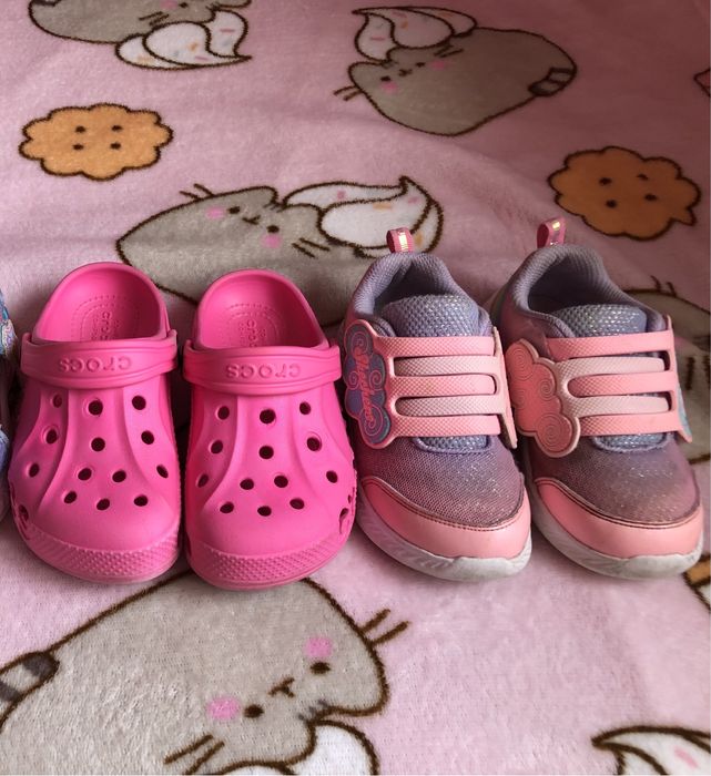 Взуття для дівчинки : Crocs Baya clog, кросівки Skechers (все оригінал)