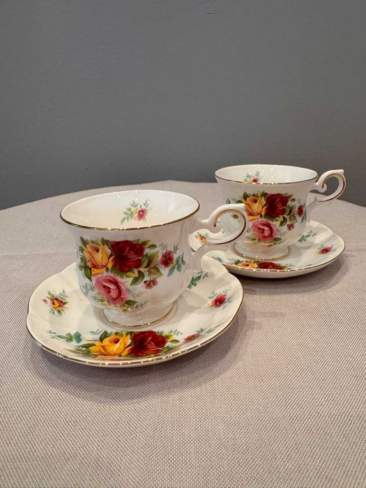 Dwie filiżanki ze spodkami (175 ml), porcelana Royal Canterbury England.