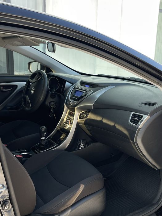 Hyundai Elantra 2013 газ/бензин