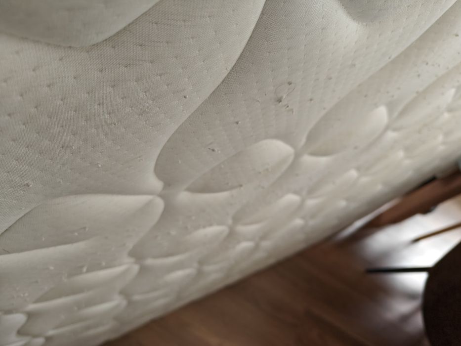 Estrado e colchão 200x150cm