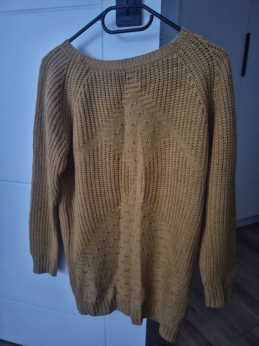 Musztardowy sweter