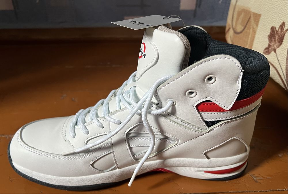 Bona 43р шкіряні чоловічі кросівки