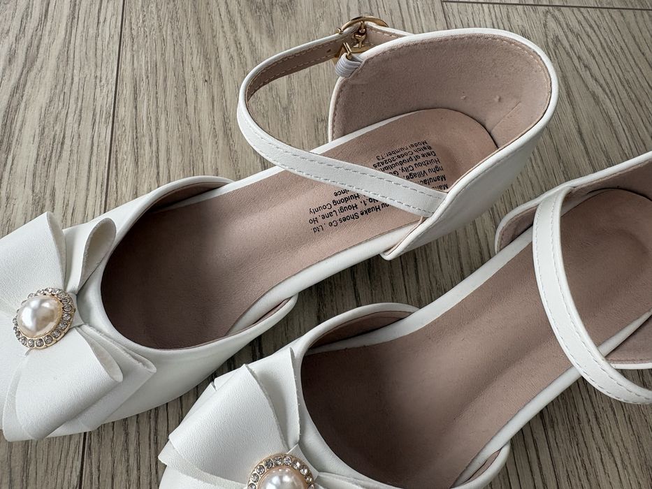 Sprzedam śliczne buciki na komunie i nie tylko:)