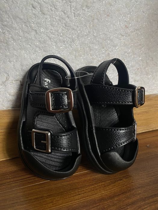 Продам дитячі босоніжки, стильні та зручні