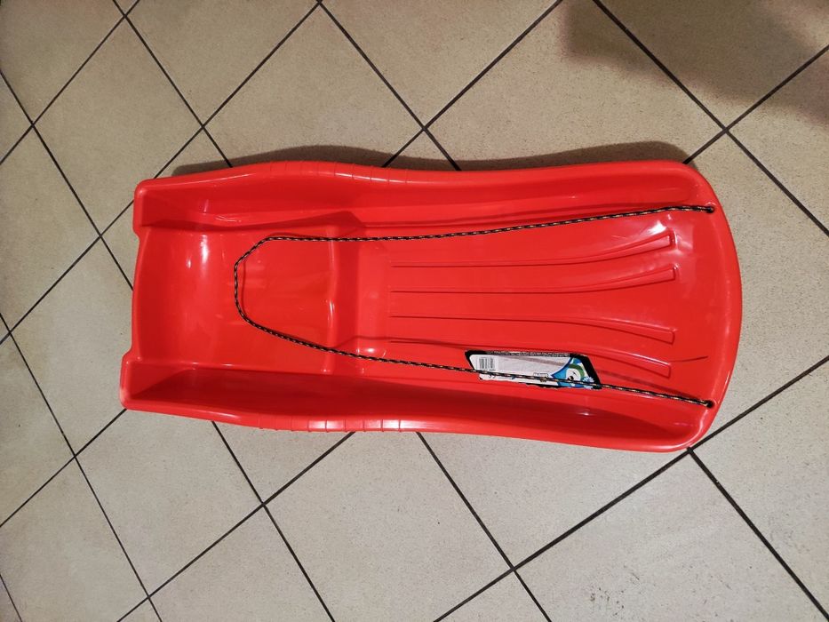 Sanki plastikowe czerwone ślizg