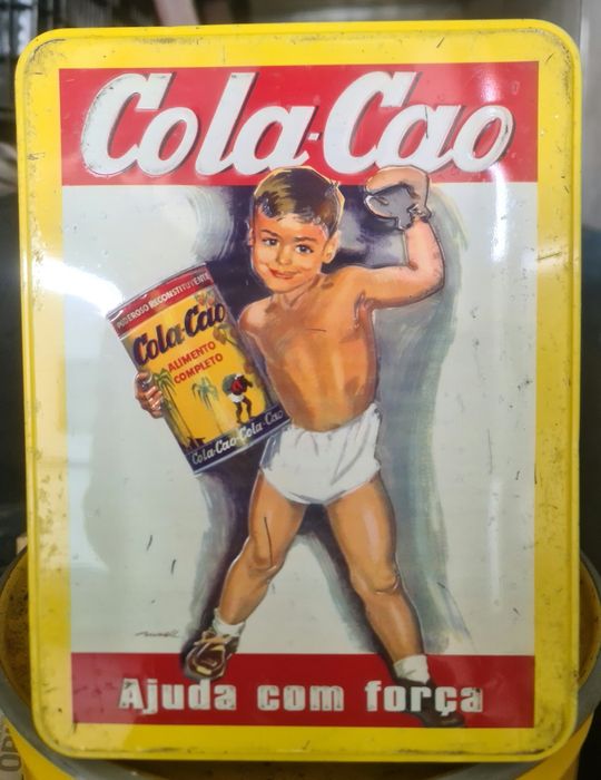 Lata antiga com relevo