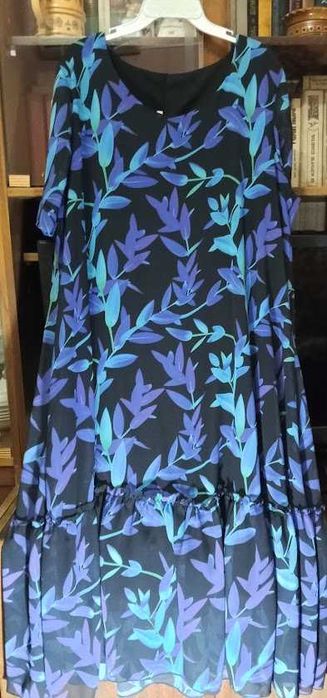 Легка шифонова сукня з воланом