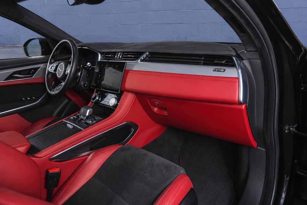 Jaguar F-PACE SVR      2022