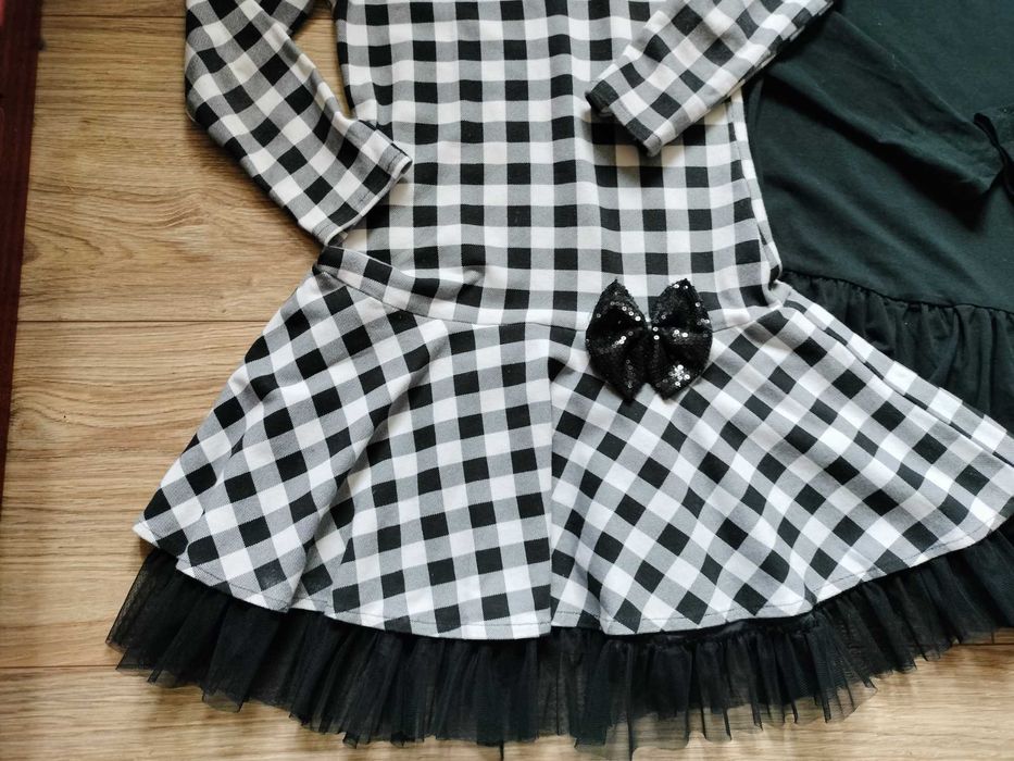 Sukienka w kratkę z falbanką 140 plus gratis druga