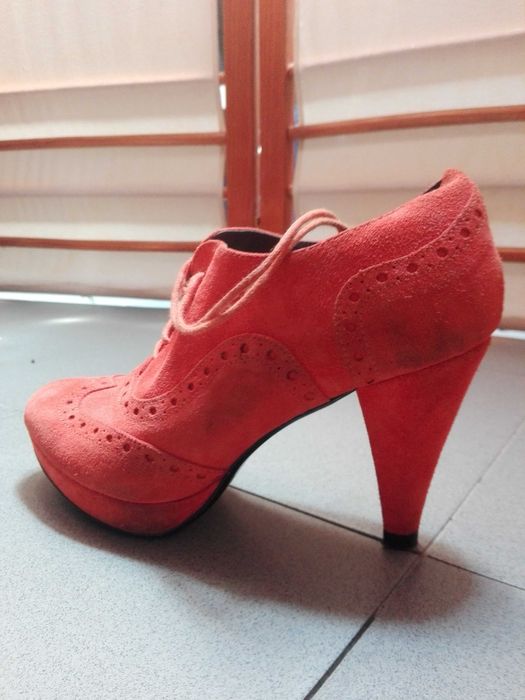 Botim laranja com detalhes de renda - utilizados 1 vez.