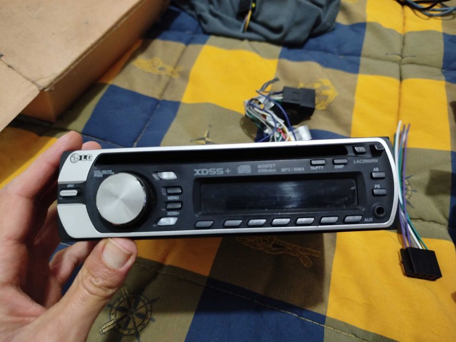 Autoradio Marca LG, CDs Mp3 e Wma, com AUX, a funcionar, Aceito troca