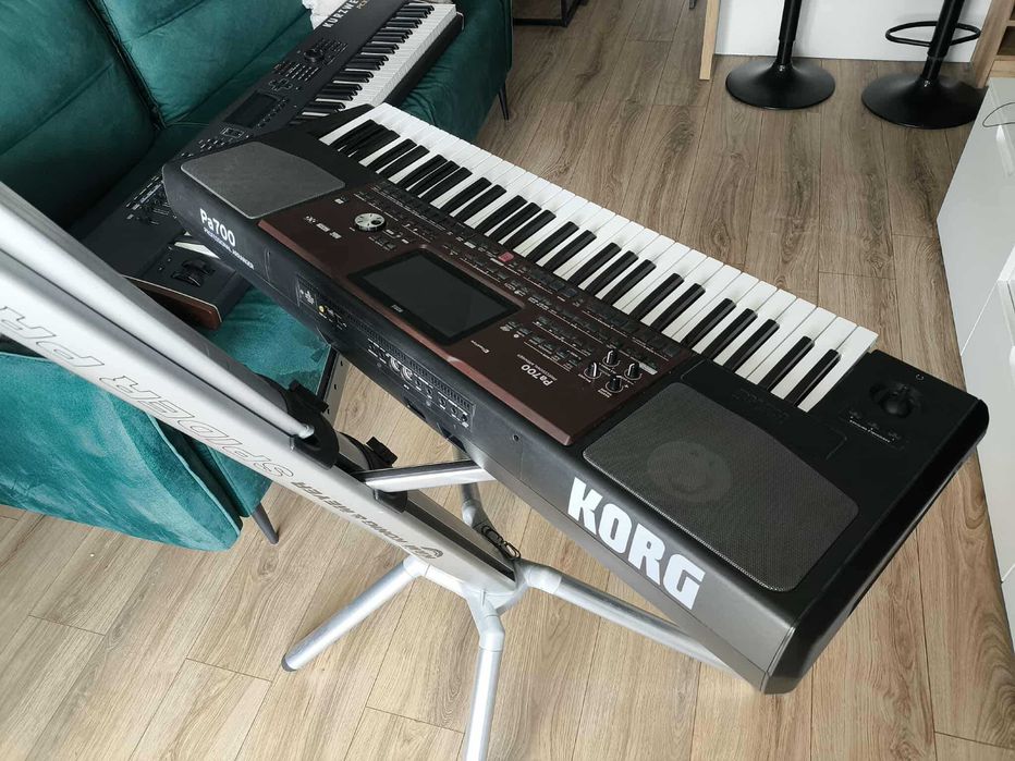 Aranżer Korg Pa700 + Twardy Case