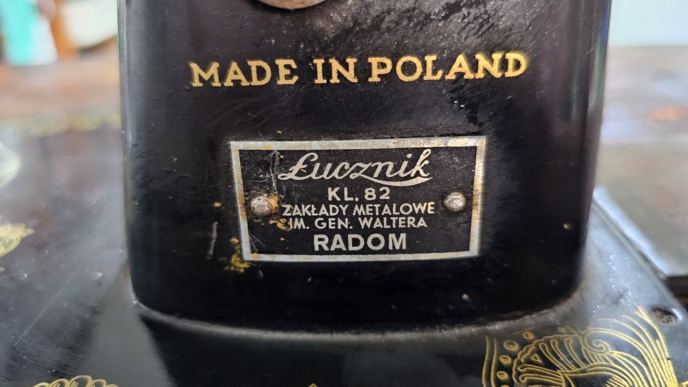 Zabytkowa maszyna do szycia Łucznik KL 82