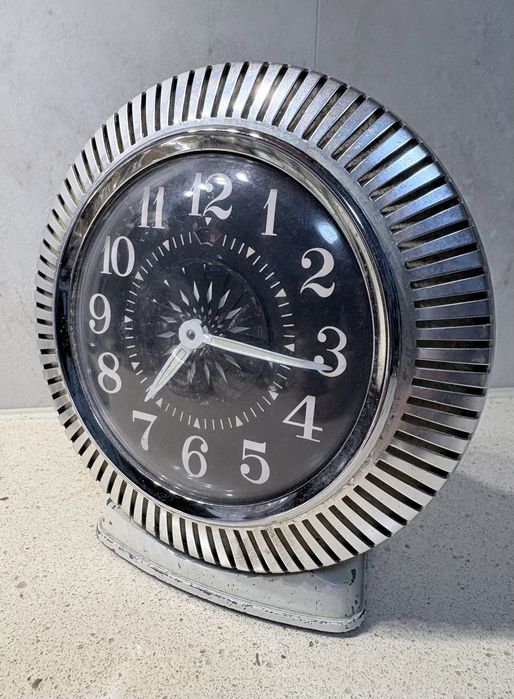 Relógio despertador com efeito caleidoscópico dos anos 60