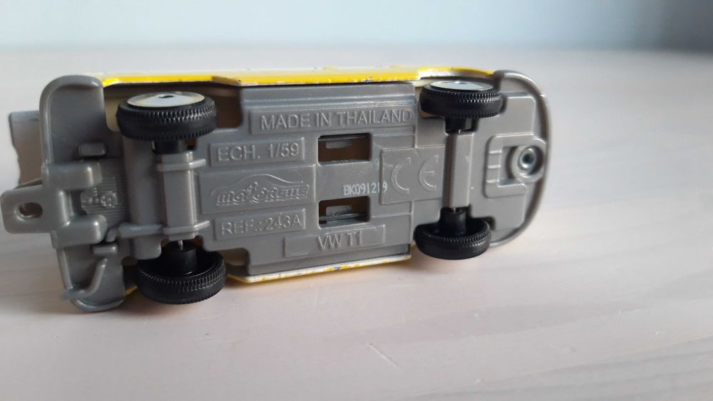 Majorette VW T1 w skali 1:59 resorak