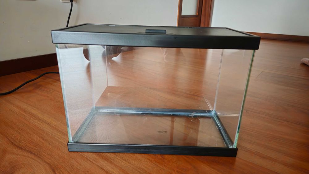 Aquário peixes de 35 CM comprimento.