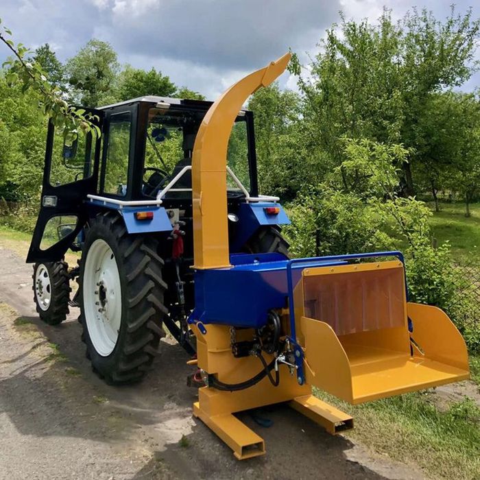 Оренда трактора з щепорізом. Розліснення ділянок, подрібнення гілок.