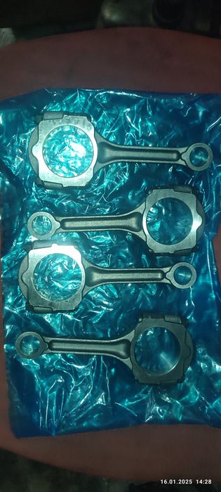 Запчастини до двигуна К7М Рено 1.6 8кл. Розпредвал, шатуни, поршень