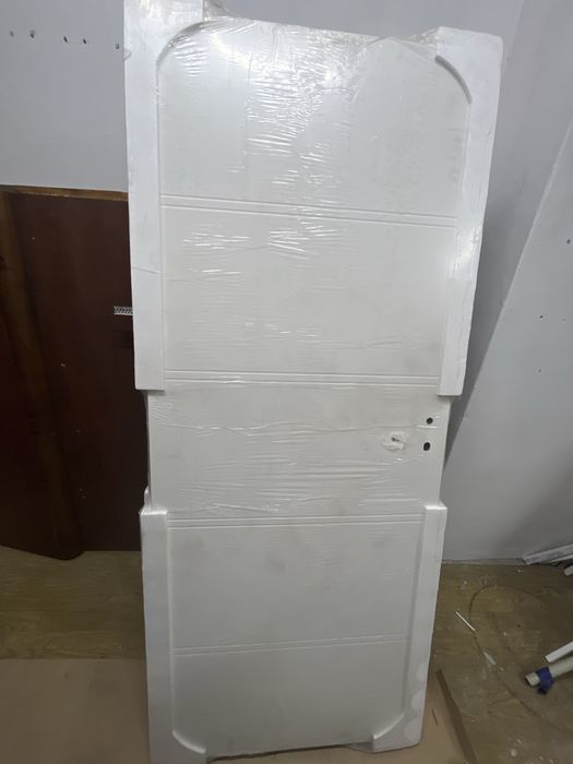 Drzwi PORTA 80 prawe. Nowe. Białe, nowoczesne z frezami. Trzy zawiasy. Delikatnie uszkodzone.
