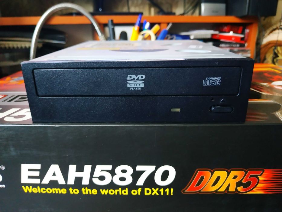 DVD-rom привод Sata